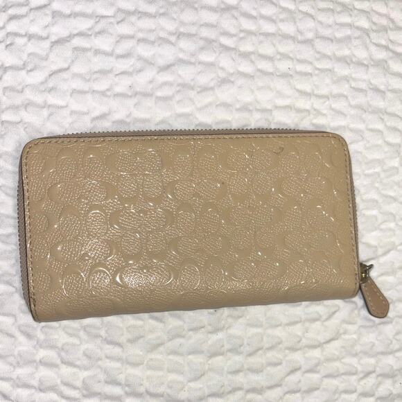 Coach Zippy Beige Patent Leather Wallet - Picture 2 of 5
